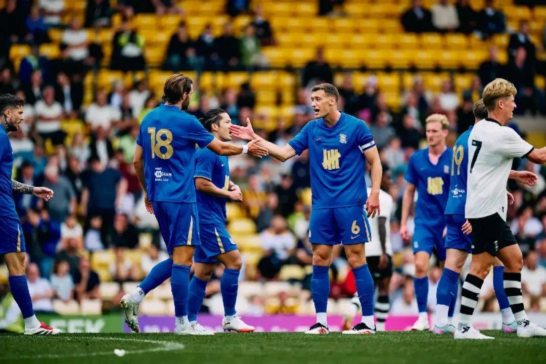 谢菲联主场战平,球迷赞扬临门一脚,气势如虹 谢菲联主场战平,球迷赞扬临门一脚,气势如虹