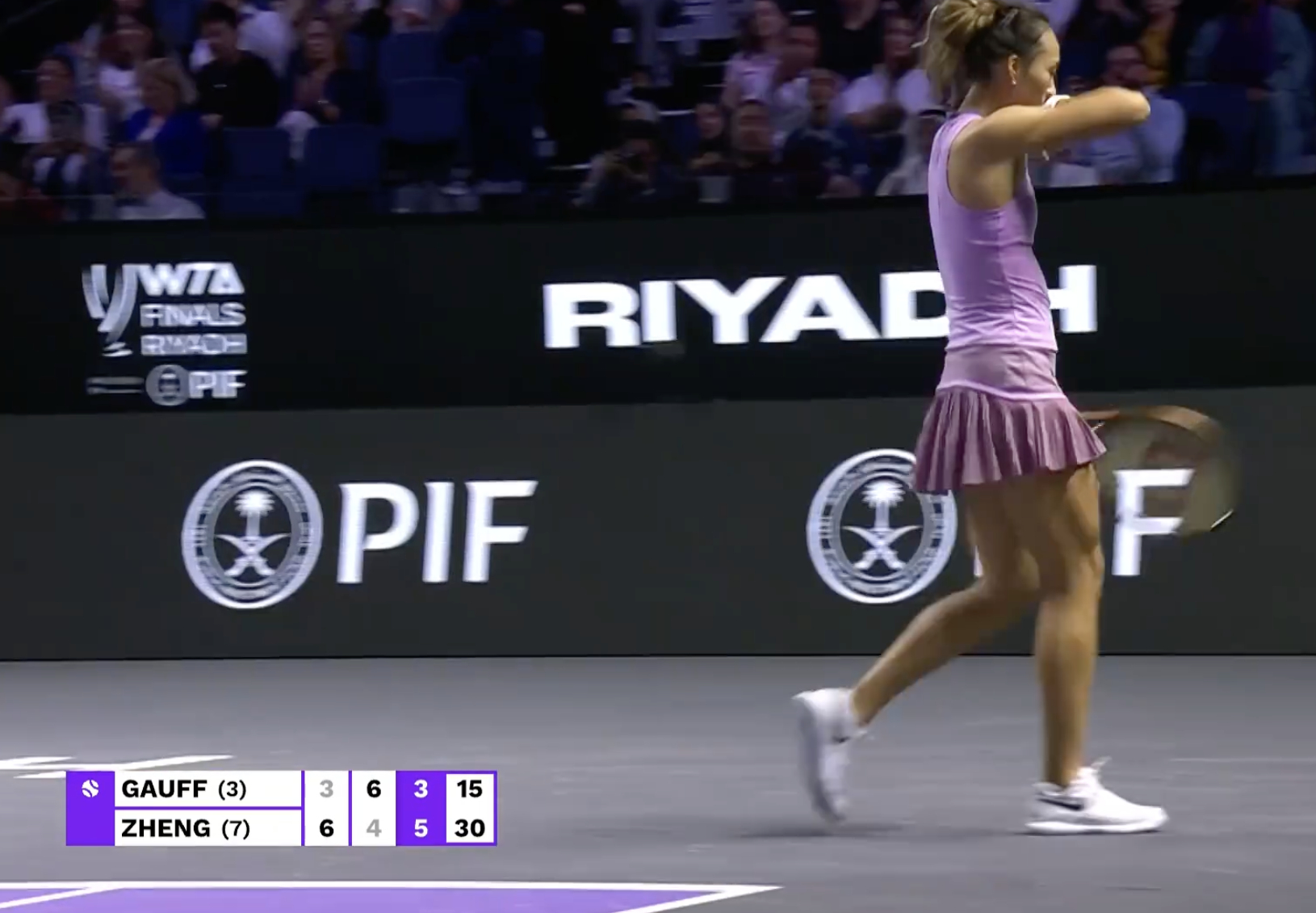 国际足坛魅影现身,运动场上星光熠熠迷人眼眸,战绩斐然 国际足坛魅影现身,运动场上星光熠熠迷人眼眸,战绩斐然