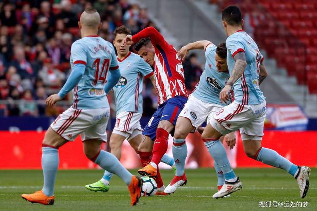 精彩比赛引发球迷热议，瞬间成为焦点，振奋人心