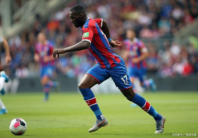 瑞士运动员迅猛冲刺胜利拥抱，士气大振