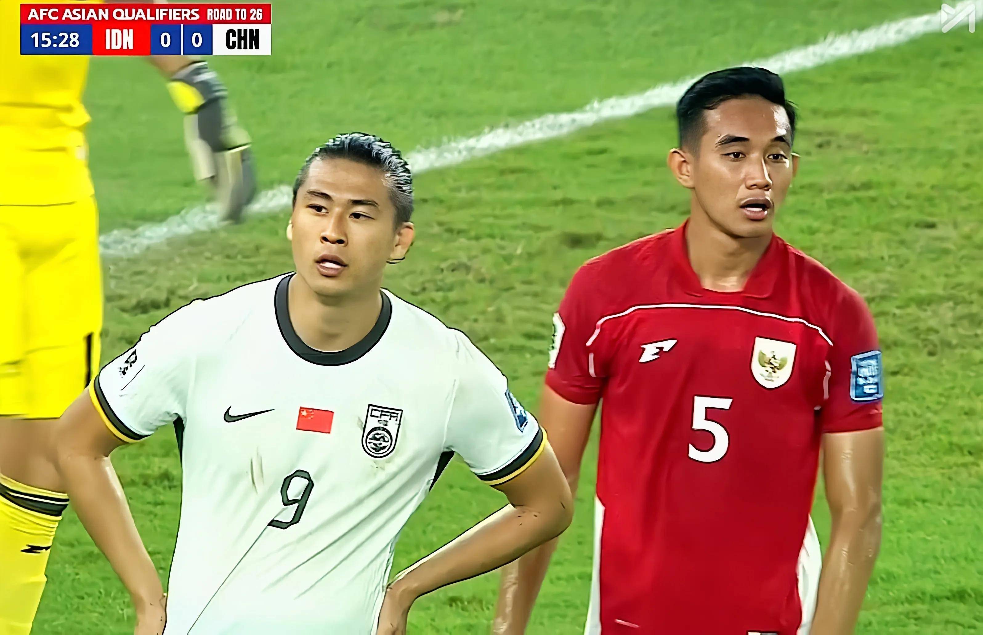 对手实力强劲,球队备战亚洲足球锦标赛,掌声雷动 对手实力强劲,球队备战亚洲足球锦标赛,掌声雷动