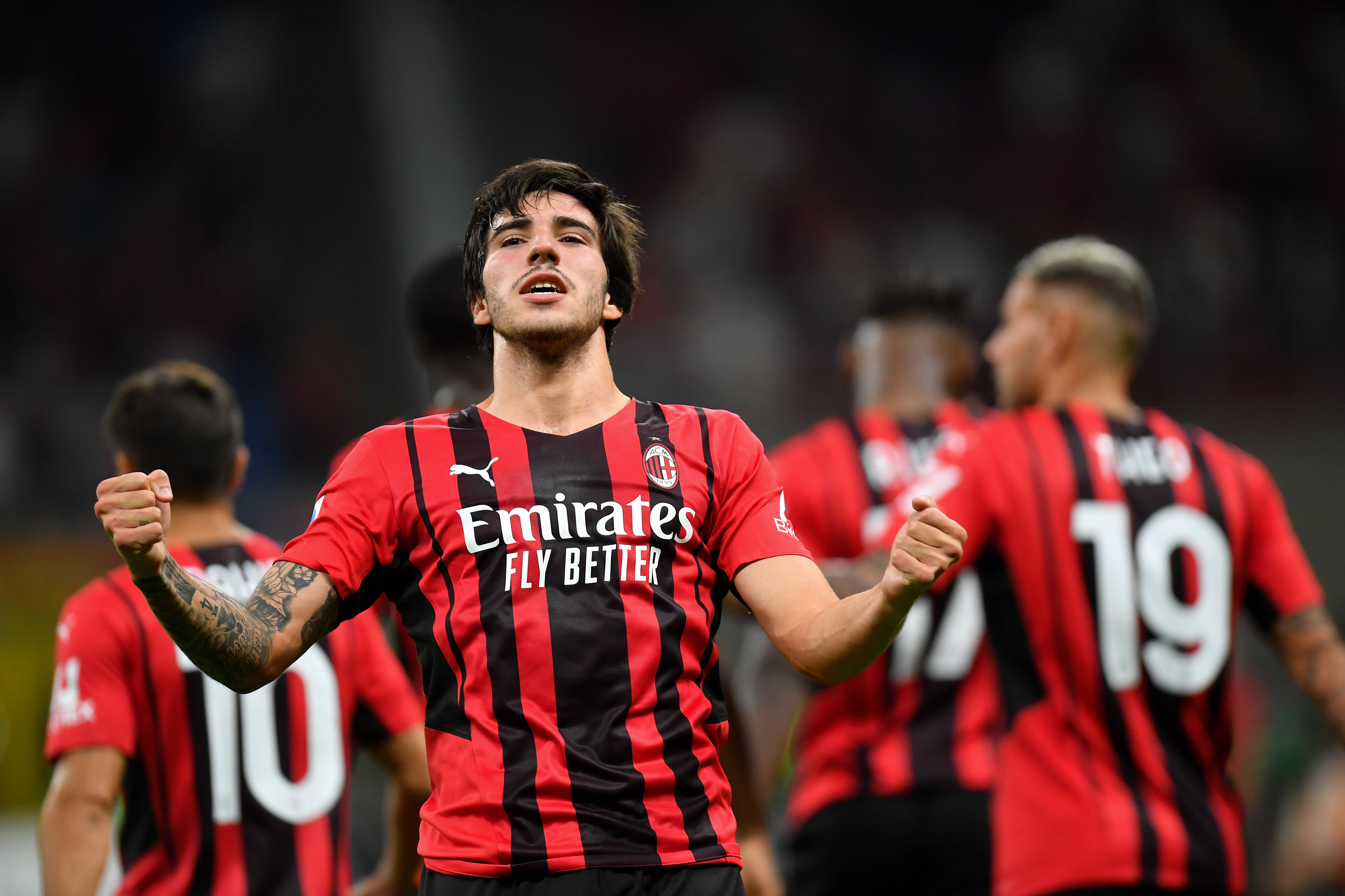 关于AC米兰主场不敌国米,输掉比赛,士气大振的信息 关于AC米兰主场不敌国米,输掉比赛,士气大振的信息