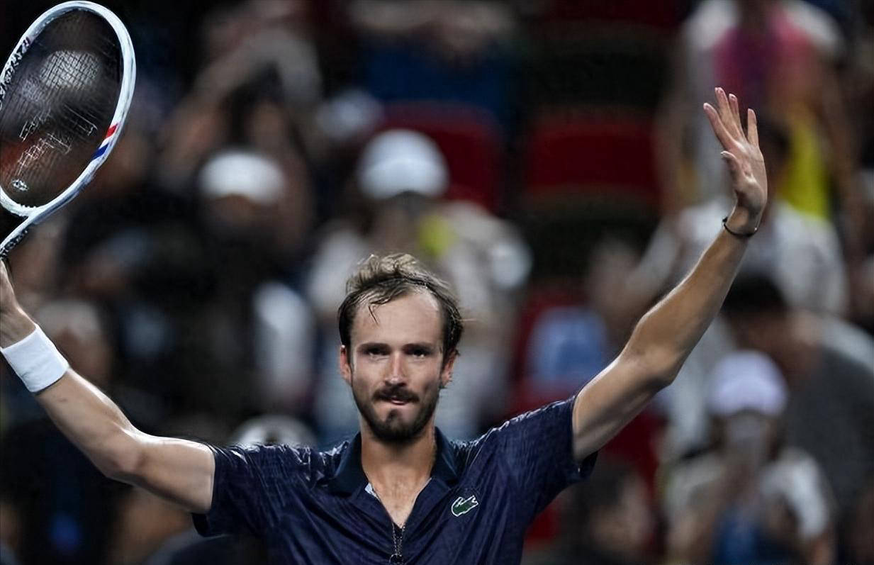 关于ATP总决赛逆转蒙特卡洛大师赛，梅德韦杰夫统治全场的信息