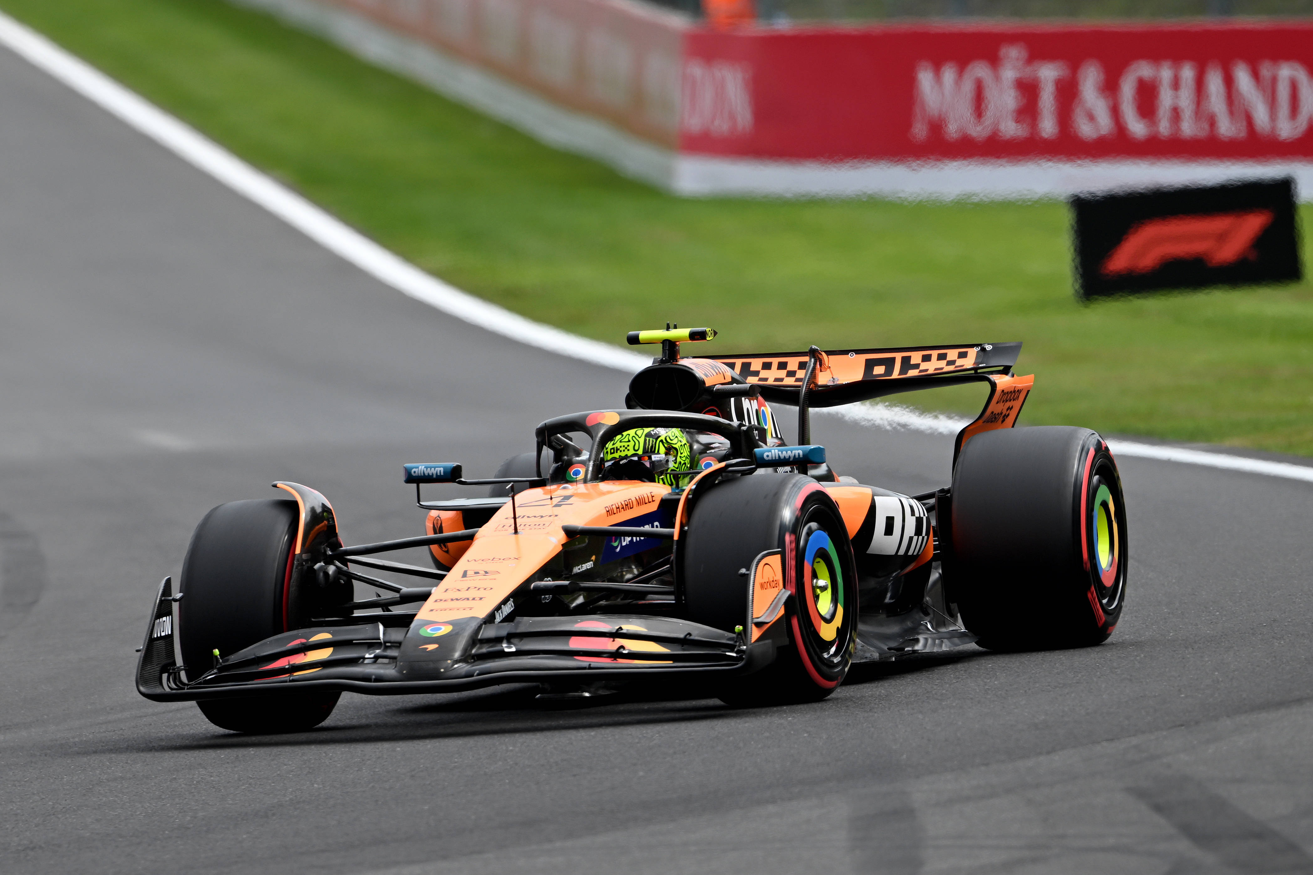 开云体育app-法拉利逆转迈凯伦，塞恩斯点燃赛场的简单介绍