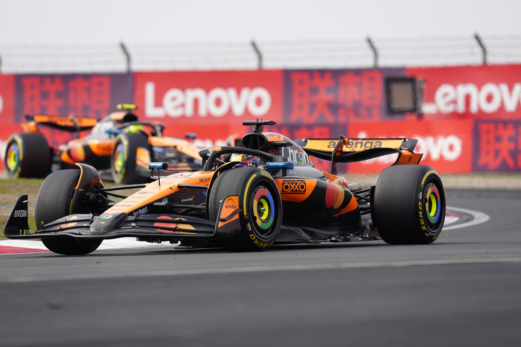 法拉利逆转迈凯伦，塞恩斯点燃赛场的简单介绍