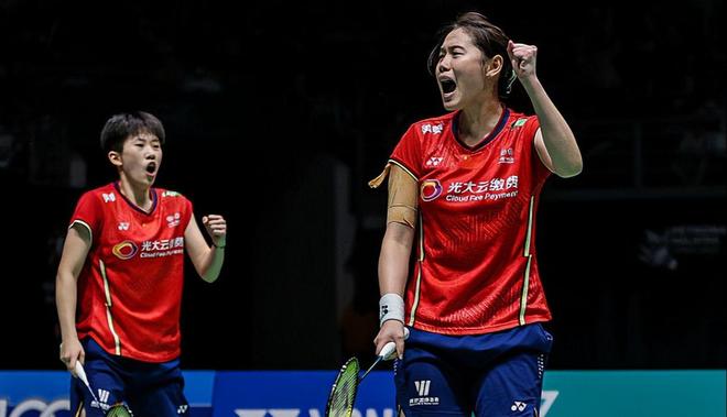 开云下载-马来西亚队完胜丹麦队，黄鸭组合点燃赛场的简单介绍