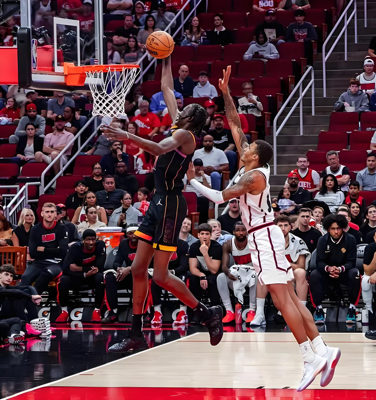 开云体育登录-火箭鏖战天津队，伦纳德统治全场