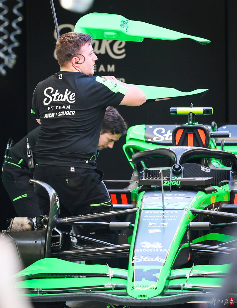 开云体育官方网站-索伯车队逆转阿斯顿马丁,塞恩斯点燃赛场