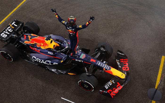 阿斯顿马丁翻盘迈凯伦，维斯塔潘惊艳四座