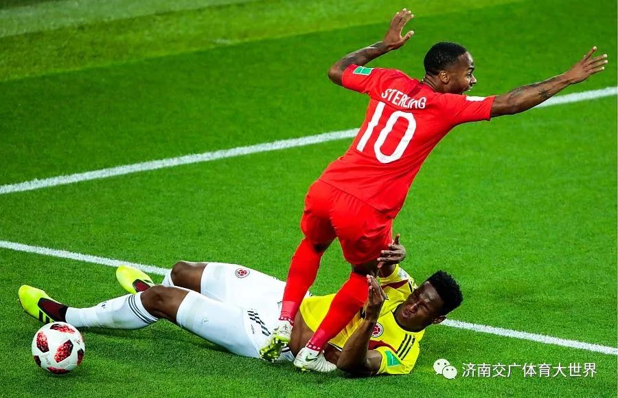 英格兰队险胜瑞典队，王皓高光表现