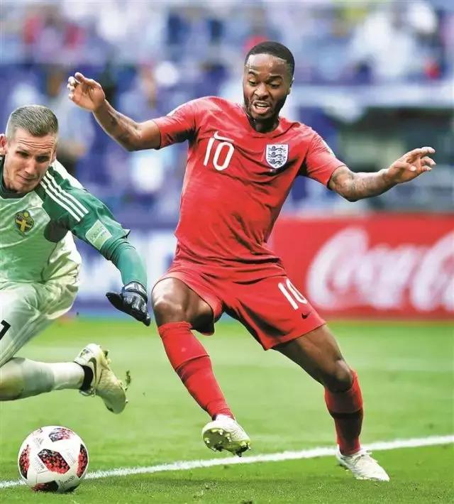 乌拉圭碾压英格兰,皮克高光表现 乌拉圭碾压英格兰,皮克高光表现